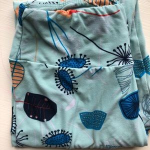 Leaf and Flower LulaRoe Leggings OS
